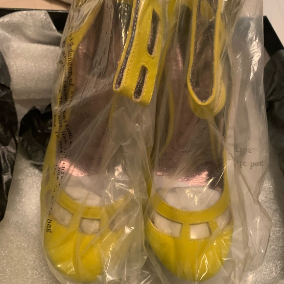 Michael Antonio yellow heels - Picture 5 of 8